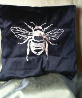 22024 - Black Bee Pillow