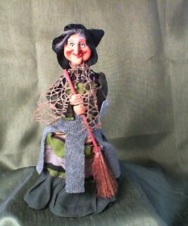 22029 - Standing Kitchen Witch