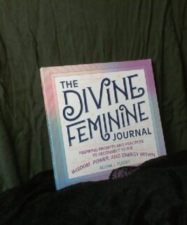 71001 - Book - Divine Fem
