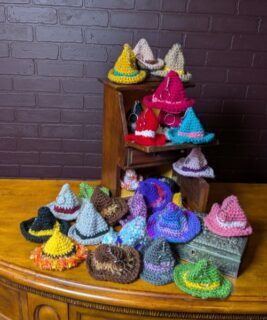 90104 - Laurie Loops - sisterhood mini witch hat keychain