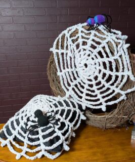90105 - Laurie Loops - sisterhood crochet web with spider