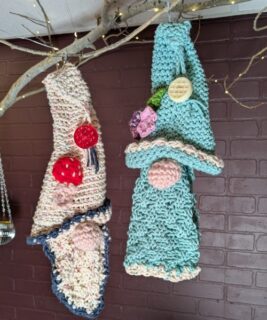 90108 - Laurie Loops - gnomefolk dishcloth and holder
