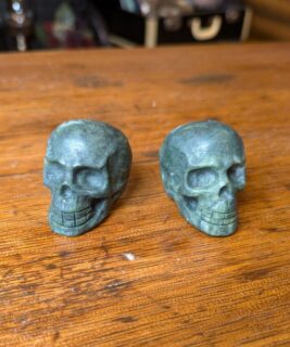 90414 - IvyCat - green jade skulls