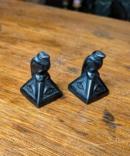 90418 - IvyCat - obsidian pyramid crows