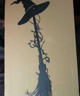 22047 - Broom Hat Wall Decor