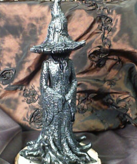22051 - Witch Statue