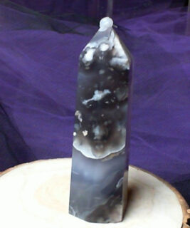 90453 - IvyCat - Black Flower Agate Tower
