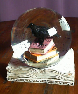 90626 - Gumball Goods - Crow Snow Globe