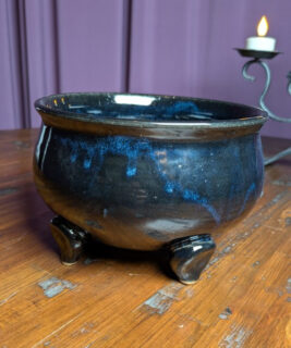 90701 - Jillian S ceramics - cauldron