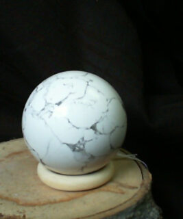 90496 - IvyCat - Howlite Sphere