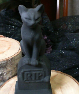 90472 - IvyCat - Kitty Tomb