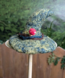 92005 - Moss and Thimble - Moss and Mushroom Mini Hat Clip