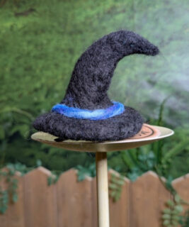 92006 - Moss and Thimble - Black Witch Hat Clip