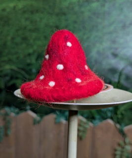 92007 - Moss and Thimble - Mushroom Mini Hat Clip