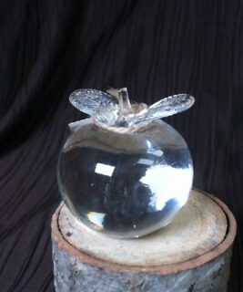 92201 - WPG Vintage - Glass Apple