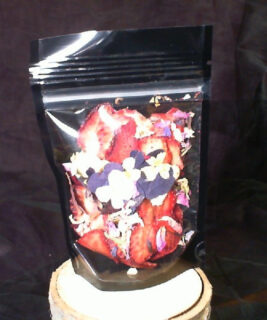 81034 - Strawberries w Edible Flowers