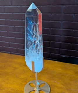 91824 - IvyCat - Clear Quartz Stand - Lg
