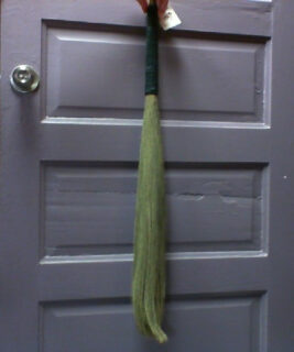 66112 - Tiger Grass Whisk Broom