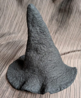92014 - Moss and Thimble - Familiar Hat
