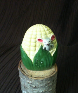 90731 - Gumball Goods - Corn Mouse Napkin Holder