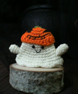 92446 - Boho upcycles - Crochet Ghost