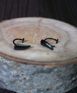 33017 - Fang Lip Ring