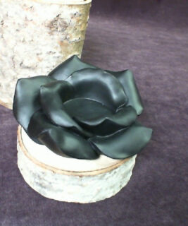 66136 - Black Rose Tealight Holder