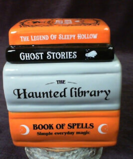 66145 - Ghost Stories Haunted Library Wax Burner