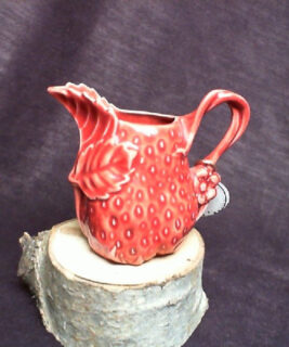 92484 - Boho upcycles - Strawberry Creamer