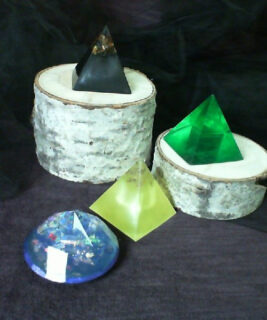 93315 - Aimee Fehr Resin - Medium Pyramids